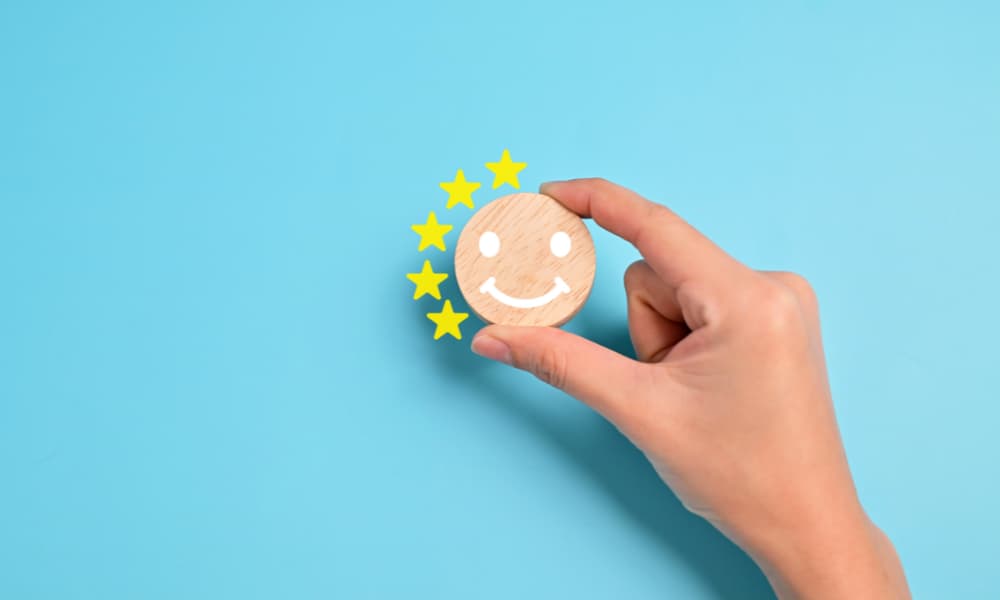 a smiley face and rating stars representing customer feedback metrics trends 